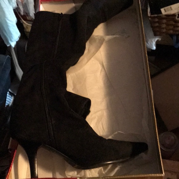 Black Stretch Below Knee Side Zipper Boot! - Picture 2 of 2